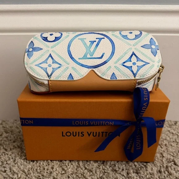 Louis Vuitton Sunglasses Pouch GM, Lagoon By The Pool Limited Edition - Picture 1 of 6
